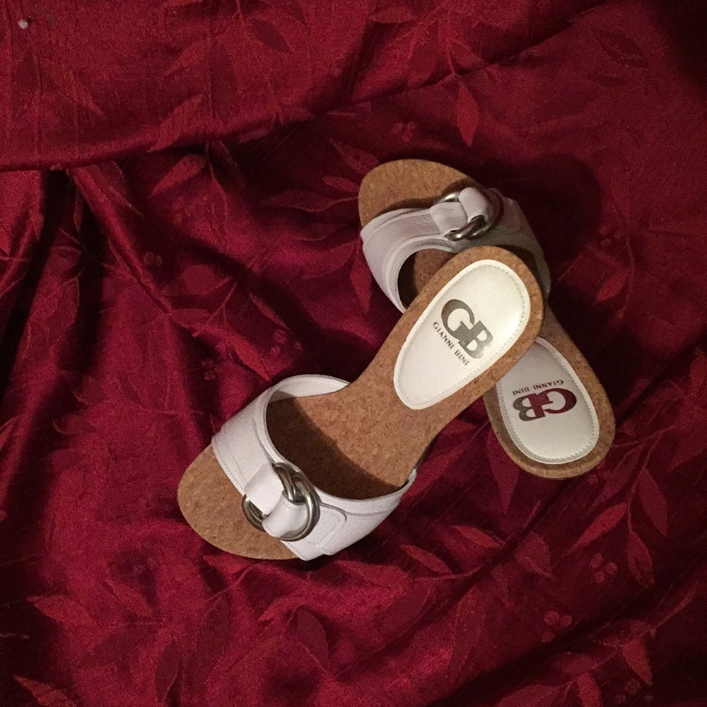 GB GIANNI BINI Shoes. Pump heels, looks brand new